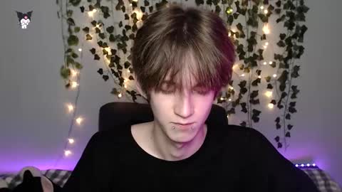 Snapshot of kaislutx chatting on 11.22.25 slutkai online show from 11.22.25