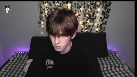 Snapshot of kaislutx chatting on 11.24.25 slutkai online show from 11.24.25