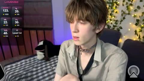 Snapshot of kaislutx chatting on 11.26.25 slutkai online show from 11.26.25