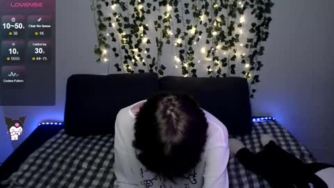 Snapshot of kaislutx chatting on 11.28.25 slutkai online show from 11.28.25