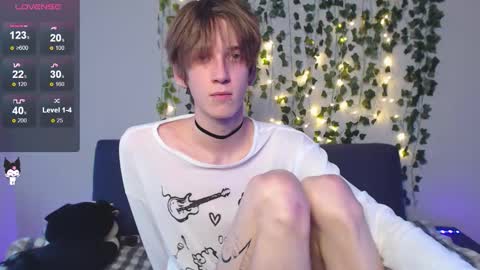 Snapshot of kaislutx chatting on 12.04.25 slutkai online show from 12.04.25