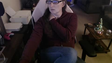 Snapshot of kait331 chatting on 12.20.25 Camprincess331 online show from 12.20.25