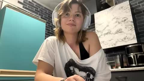 I am Lee ntmu Lets hit 10 Thumbs Up together online show from 06.22.26