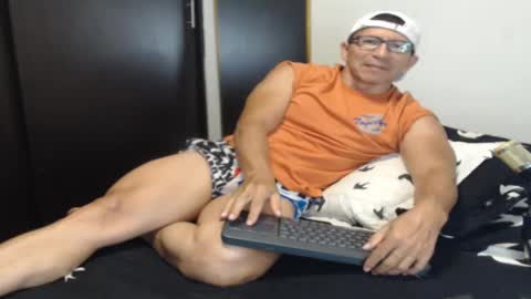 Snapshot of kale_19 chatting on 02.12.25 Kale online show from 02.12.25