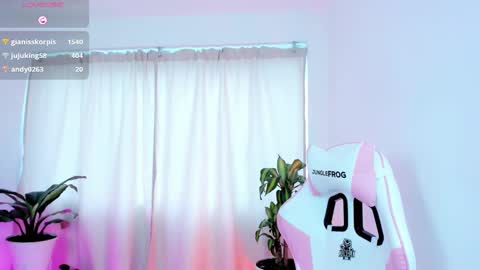 Snapshot of kali_ka chatting on 03.12.25 Kali Ka Please help me with your thumbs up its important dont forget my birthday on October 26 online show from 03.12.25