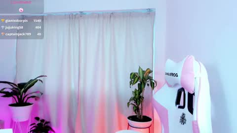 Snapshot of kali_ka chatting on 03.12.25 Kali Ka Please help me with your thumbs up its important dont forget my birthday on October 26 online show from 03.12.25