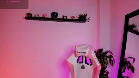 Snapshot of kali_ka chatting on 09.10.25 Kali Ka Please help me with your thumbs up its important dont forget my birthday on October 26 online show from 09.10.25