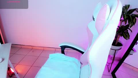 Snapshot of kali_ka chatting on 09.25.25 Kali Ka Please help me with your thumbs up its important dont forget my birthday on October 26 online show from 09.25.25