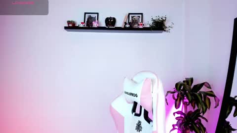 Snapshot of kali_ka chatting on 09.27.25 Kali Ka Please help me with your thumbs up its important dont forget my birthday on October 26 online show from 09.27.25