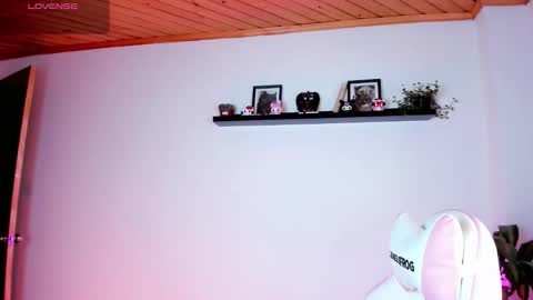 Snapshot of kali_ka chatting on 09.30.25 Kali Ka Please help me with your thumbs up its important dont forget my birthday on October 26 online show from 09.30.25