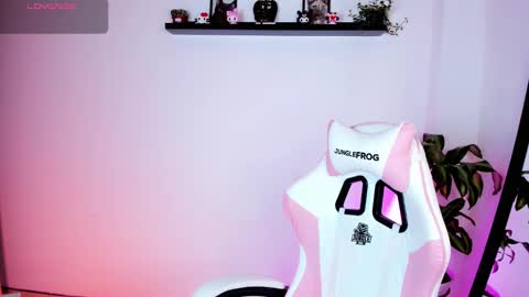 Snapshot of kali_ka chatting on 10.09.25 Kali Ka Please help me with your thumbs up its important dont forget my birthday on October 26 online show from 10.09.25