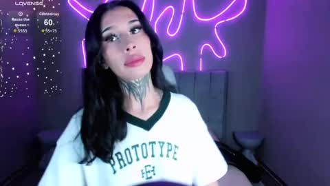 Snapshot of kali_ka chatting on 10.12.25 Kali Ka Please help me with your thumbs up its important dont forget my birthday on October 26 online show from 10.12.25