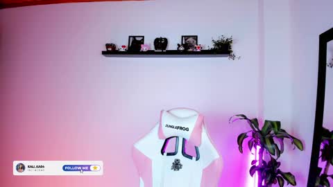 Snapshot of kali_ka chatting on 10.29.25 Kali Ka Please help me with your thumbs up its important dont forget my birthday on October 26 online show from 10.29.25