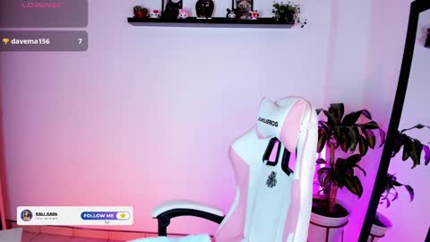 Snapshot of kali_ka chatting on 11.15.25 Kali Ka Please help me with your thumbs up its important dont forget my birthday on October 26 online show from 11.15.25