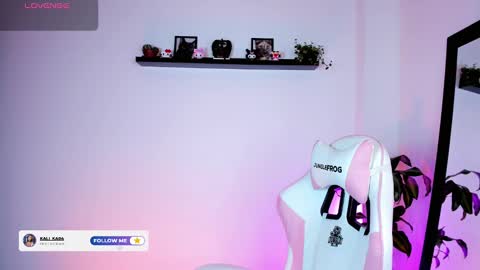 Snapshot of kali_ka chatting on 11.16.25 Kali Ka Please help me with your thumbs up its important dont forget my birthday on October 26 online show from 11.16.25