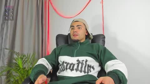 Snapshot of kalivan_voinesscu chatting on 11.29.25 K A L I online show from 11.29.25