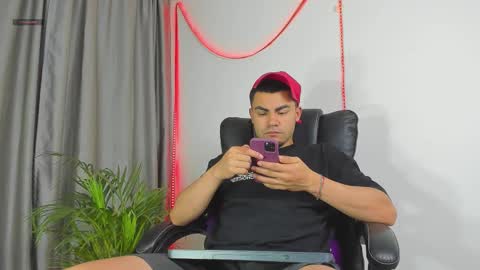 Snapshot of kalivan_voinesscu chatting on 12.01.25 K A L I online show from 12.01.25