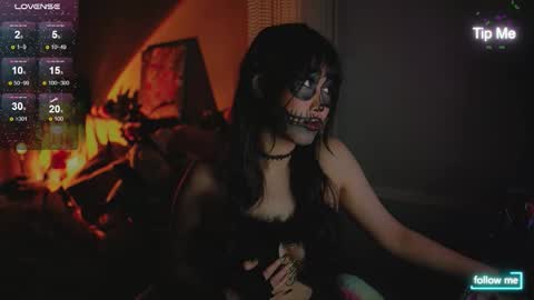 kamilee__xo online show from 10.31.25