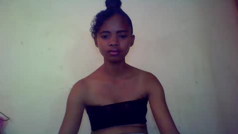 Snapshot of kamillah69 chatting on 11.09.25 kamillah69 online show from 11.09.25