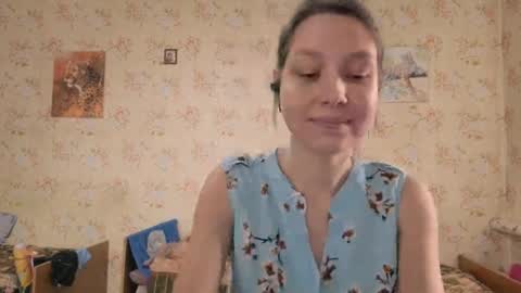 Mari  Simmons online show from 10.06.25