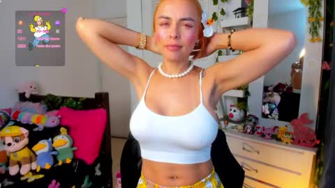 hello  Im Danni online show from 04.19.26