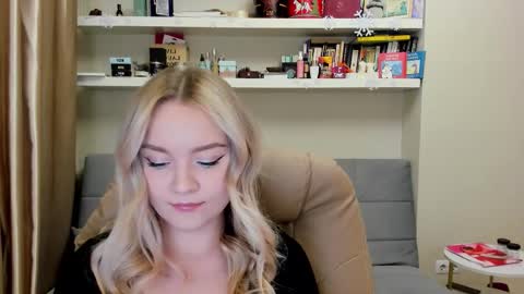 Snapshot of kara_smith_ chatting on 01.11.26 Kara. Off from 15th till 24th of December online show from 01.11.26