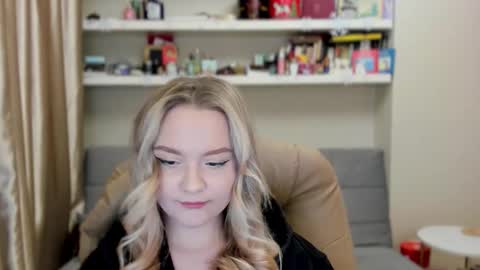 Snapshot of kara_smith_ chatting on 02.19.26 Kara. Off from 15th till 24th of December online show from 02.19.26