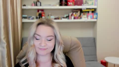 Snapshot of kara_smith_ chatting on 02.28.26 Kara. Off from 15th till 24th of December online show from 02.28.26