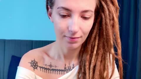 Snapshot of karatart chatting on 09.24.25 Kara online show from 09.24.25