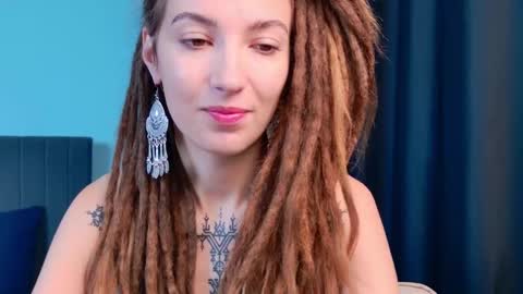 Snapshot of karatart chatting on 09.29.25 Kara online show from 09.29.25