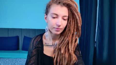 Snapshot of karatart chatting on 10.16.25 Kara online show from 10.16.25