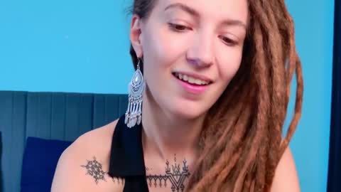 Snapshot of karatart chatting on 10.19.25 Kara online show from 10.19.25