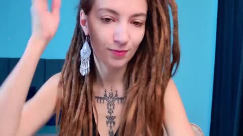 Snapshot of karatart chatting on 11.20.25 Kara online show from 11.20.25