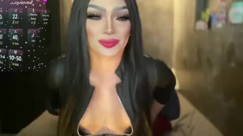 Snapshot of kardeyfynes chatting on 09.11.25 MARIA online show from 09.11.25