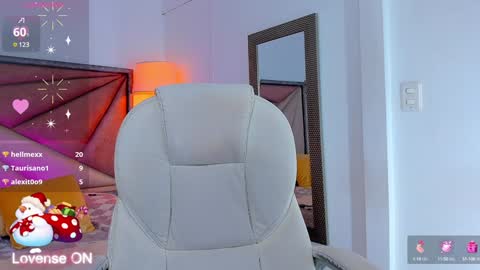 Snapshot of karenpautt chatting on 12.30.24 Karen online show from 12.30.24