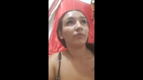 Snapshot of karenroomm chatting on 12.16.25 karenroomm online show from 12.16.25