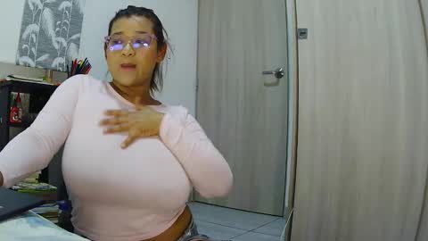 Snapshot of karihotson chatting on 02.27.26 kari online show from 02.27.26