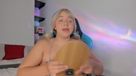 kariina_wong online show from 06.04.26
