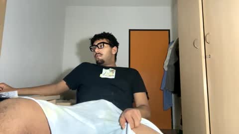 Snapshot of karim03larbi chatting on 03.04.25 karim03larbi online show from 03.04.25