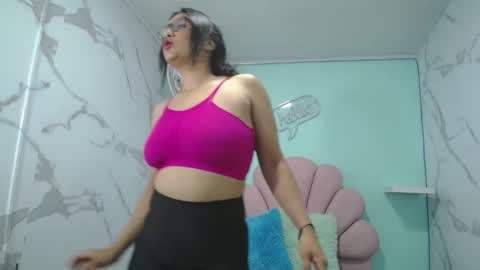 Snapshot of karime_sexygirl chatting on 01.15.25 Karime online show from 01.15.25