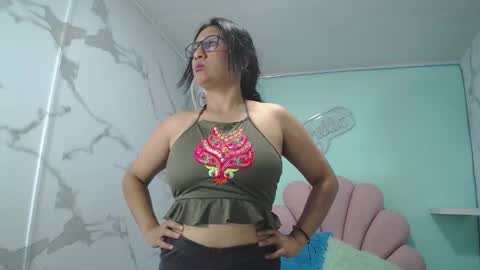 Snapshot of karime_sexygirl chatting on 01.19.25 Karime online show from 01.19.25