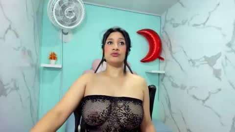Snapshot of karime_sexygirl chatting on 09.23.25 Karime online show from 09.23.25