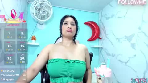 Snapshot of karime_sexygirl chatting on 10.18.25 Karime online show from 10.18.25