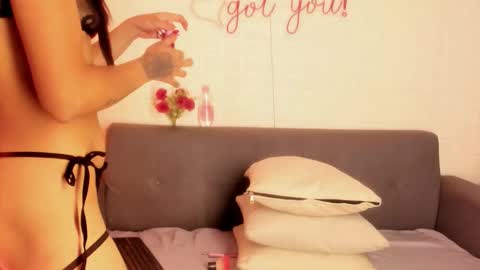Snapshot of karina_gomez_18 chatting on 12.18.25 Kari online show from 12.18.25