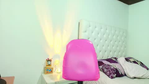 Snapshot of karina_pretty chatting on 10.29.25 karina online show from 10.29.25