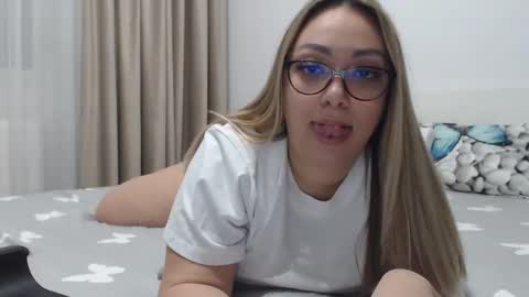 Snapshot of karinmcqueen chatting on 02.14.25 Karin online show from 02.14.25