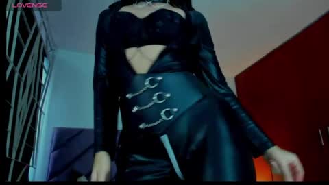 KARINNA  RAVEN online show from 05.23.26