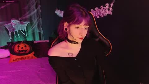 Snapshot of karkadeshk chatting on 10.31.25 karkadeshk online show from 10.31.25