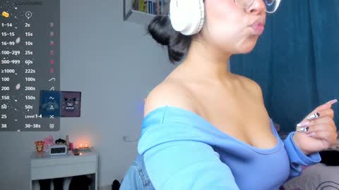 Snapshot of karla__1 chatting on 01.17.25 Ill be on at sunday see u Lynn Could u help me to reach 100 Thmbs upp plssss Independent girl 3 online show from 01.17.25