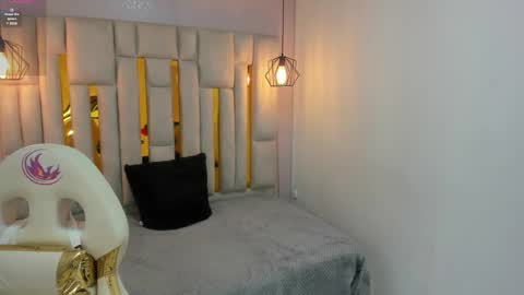 Snapshot of karla_hernandez chatting on 01.21.25 Karla online show from 01.21.25